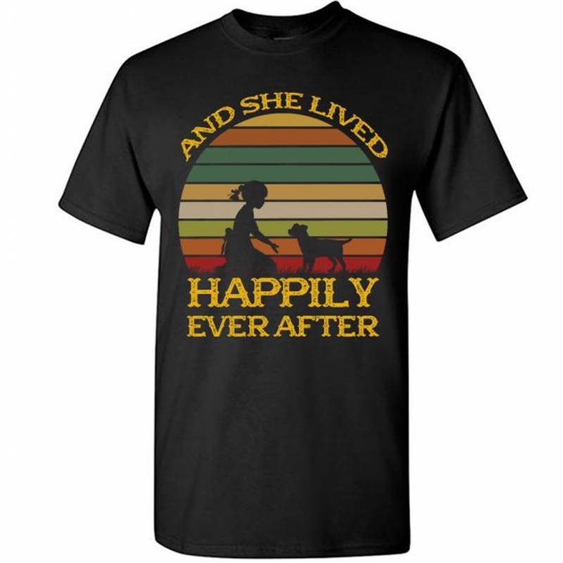 And She Lived Happily Ever After, Vintage Retro Design – Gildan Short Sleeve Shirt