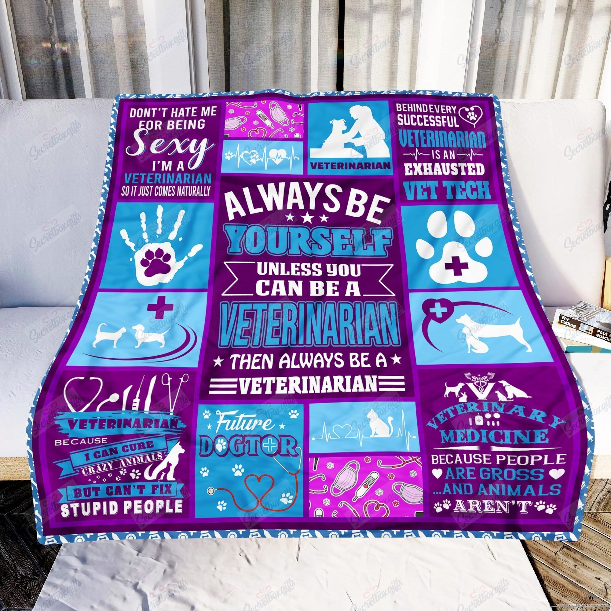 Veterinarian Mom I Can Cure Crazy Animals But Can’T Fix Stupid People Gs-Nt2102Lb Fleece Blanket