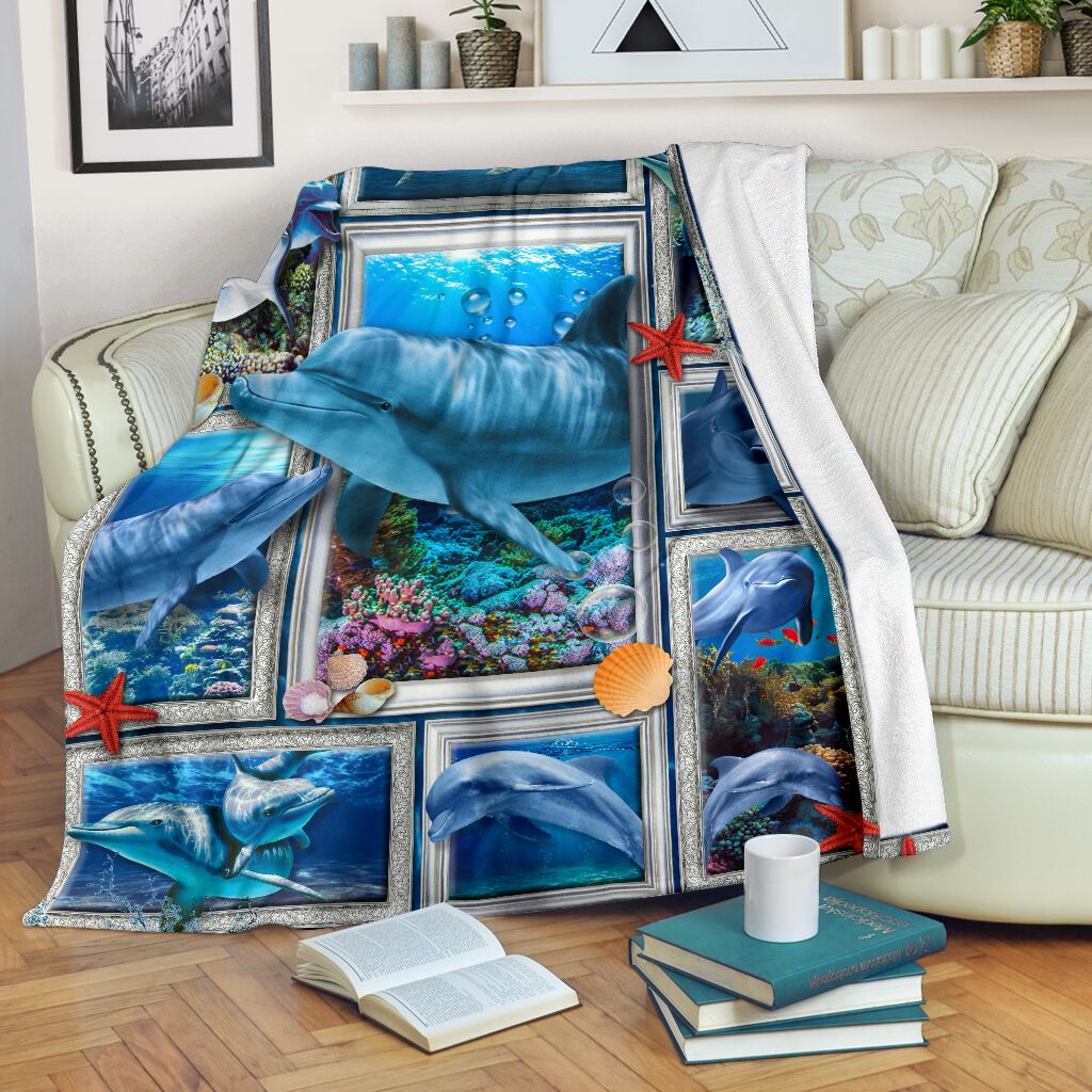 Dolphin swimming 3D blanket