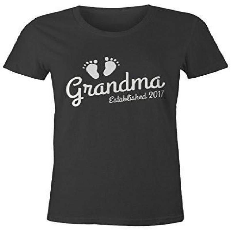 Shirts By Sarah Women’s Grandma Established 2017 T-Shirt Baby Feet Cute Shirts