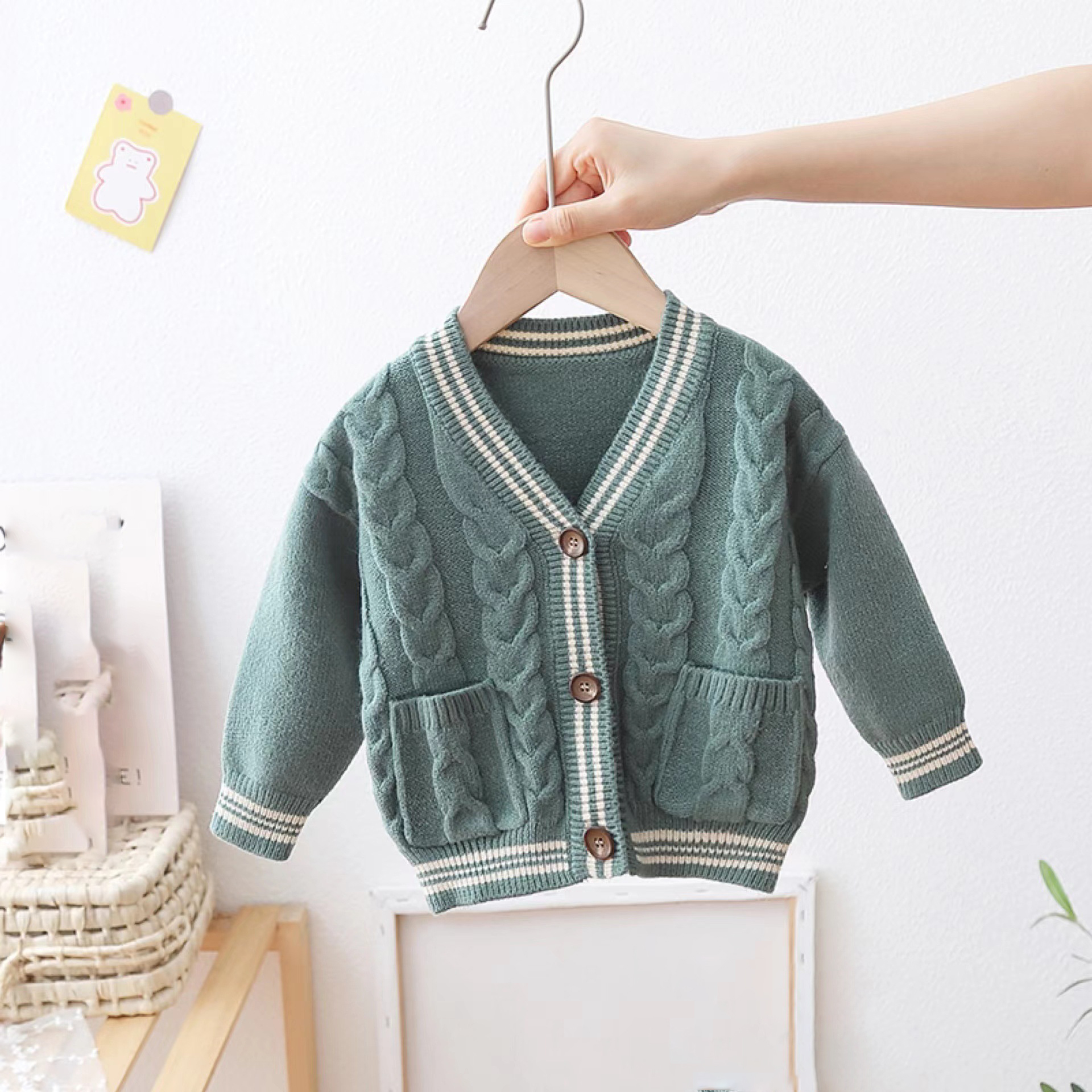 2022 Baby Clothes Boys V-neck Solid Color Cardigan Coat Long-sleeved Soild Childrens Sweater For Boys Knitted Sweater 1-5 Years alx