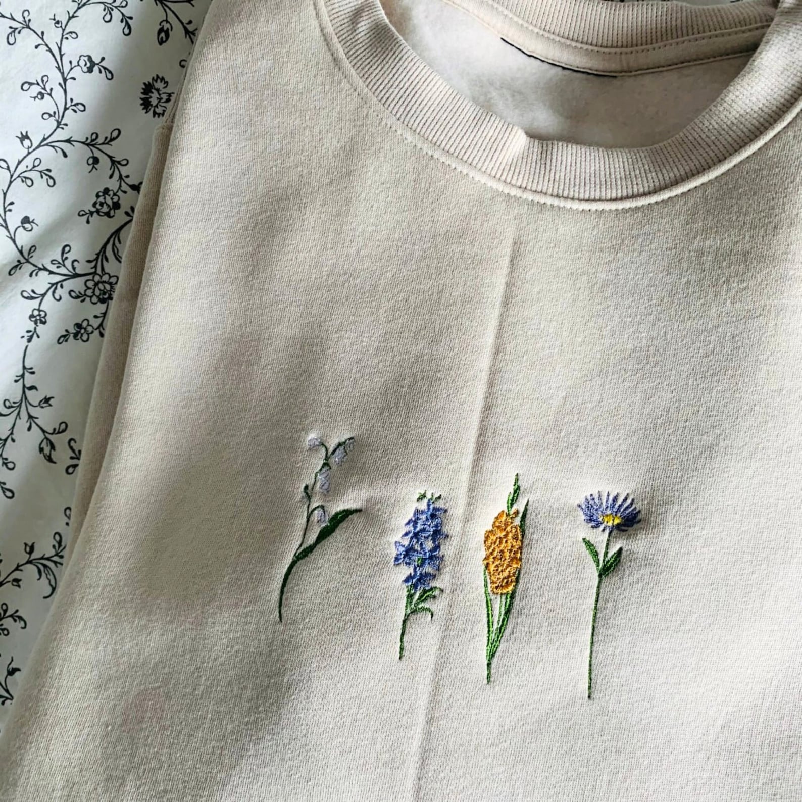 Embroidered Flower Sweatshirt 2D Crewneck Sweatshirt All Over Print Sweatshirt For Women Sweatshirt For Men Sws2632