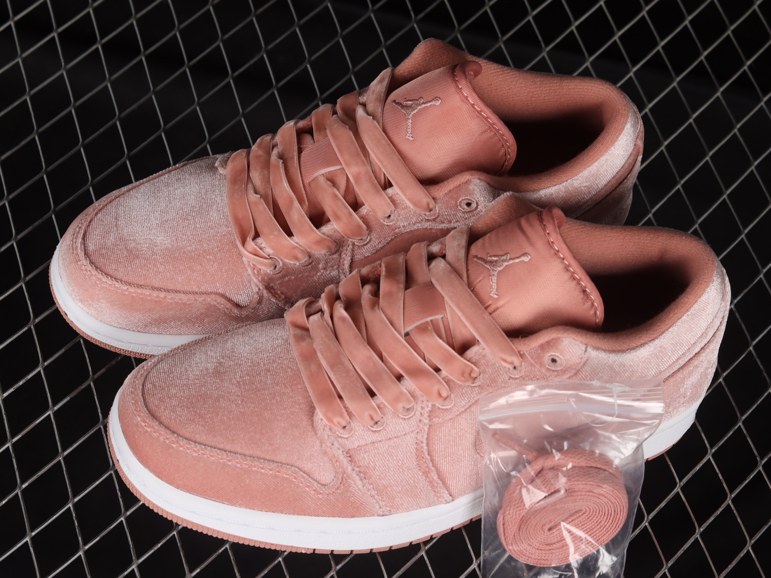 Nike Wmns JD 1 Low SE ‘Pink Velvet’ Shoes Sneakers SNK992279457