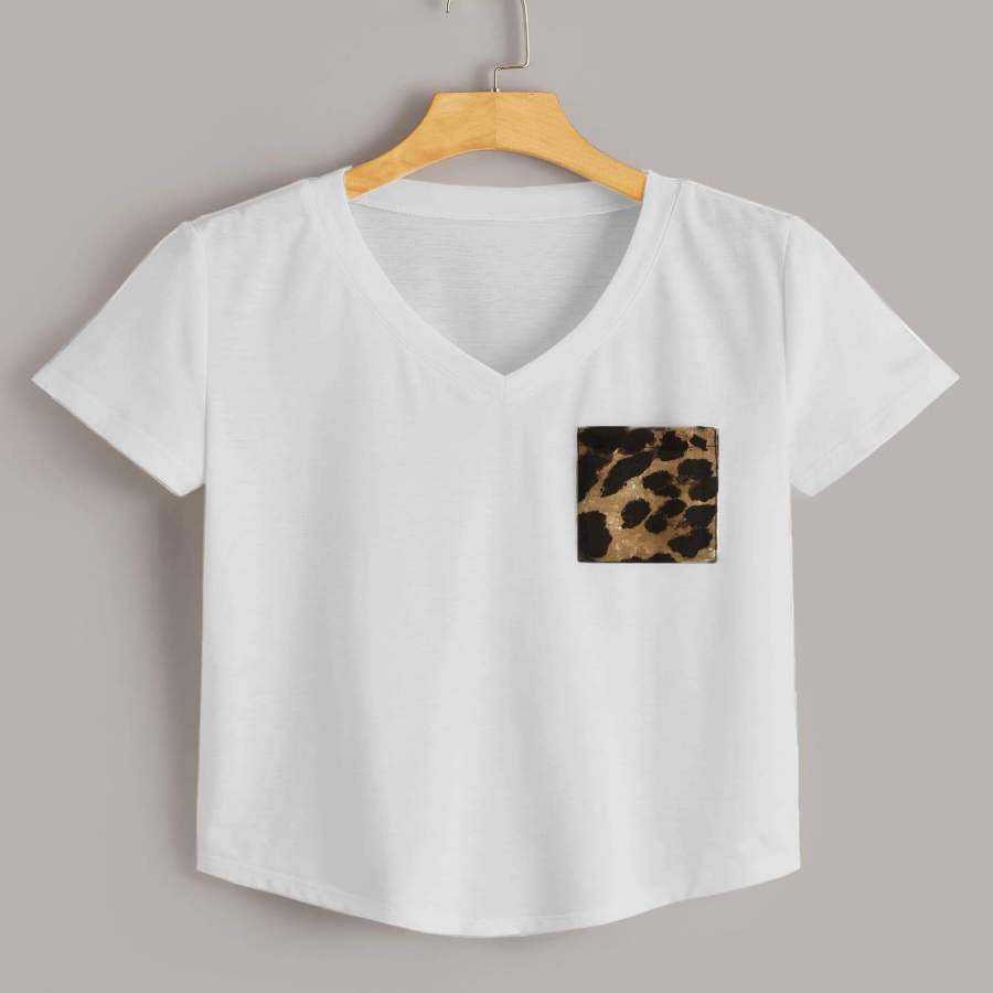 V-neck Contrast Leopard Pocket Tee