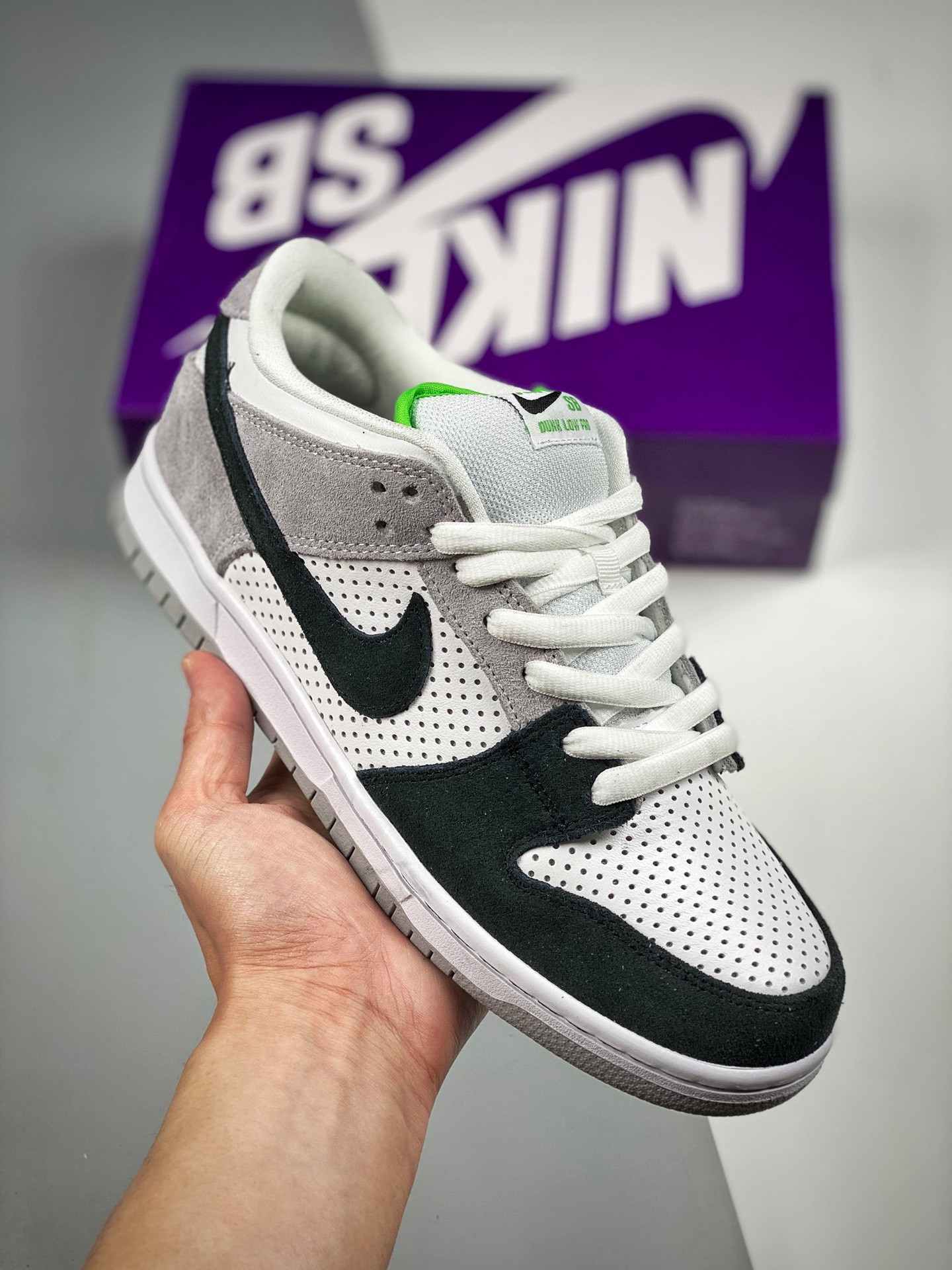 Nike SB Dunk Low Medium GreyWhite-Chlorophyll-Black 5339066