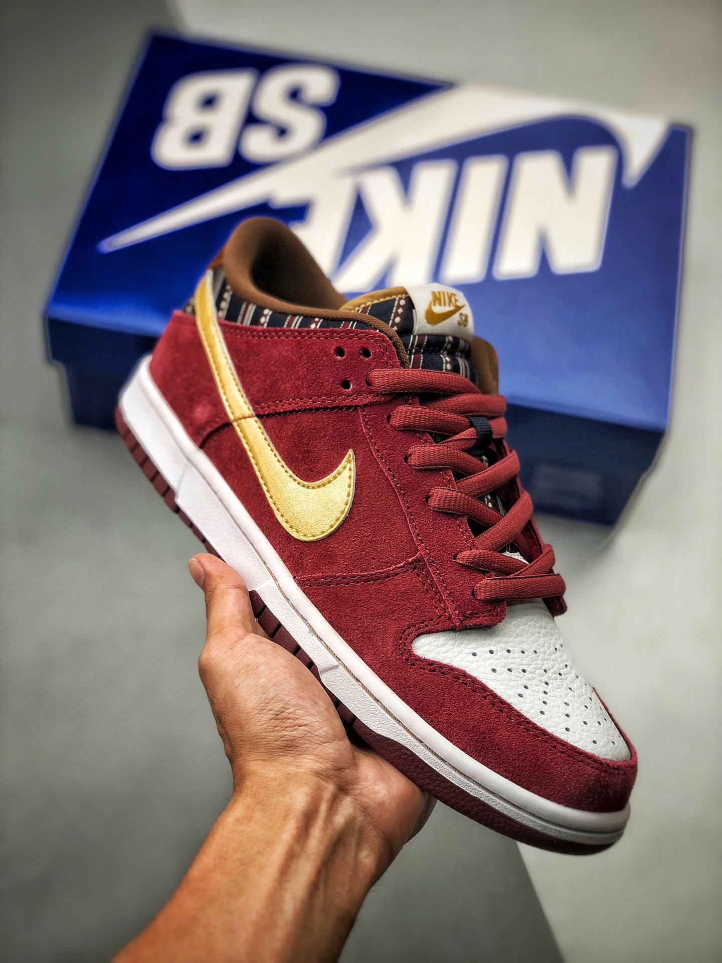 Nike SB Dunk Low Anchorman Team RedMetallic Gold 5339129