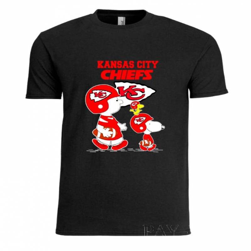 Kansas City Chiefs Charlie Brown And Snoopy T Shirt (2)