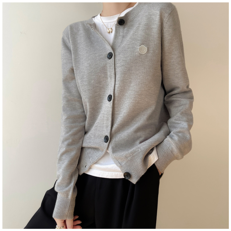 Women’s cashmere cardigan 2022 new Korean cashmere cute embroidery pure color round neck sweater jacket Korean soft fashion card alx