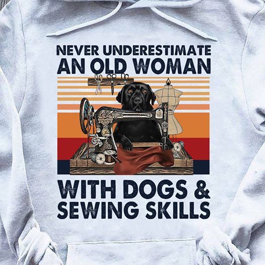 Vintage never underestimate an old woman with dogs and sewing skills T shirt hoodie sweater H99