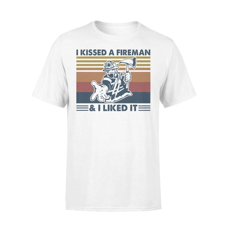 Firefighter I Kissed A Fireman And I Like It Vintage Retro T-shirt