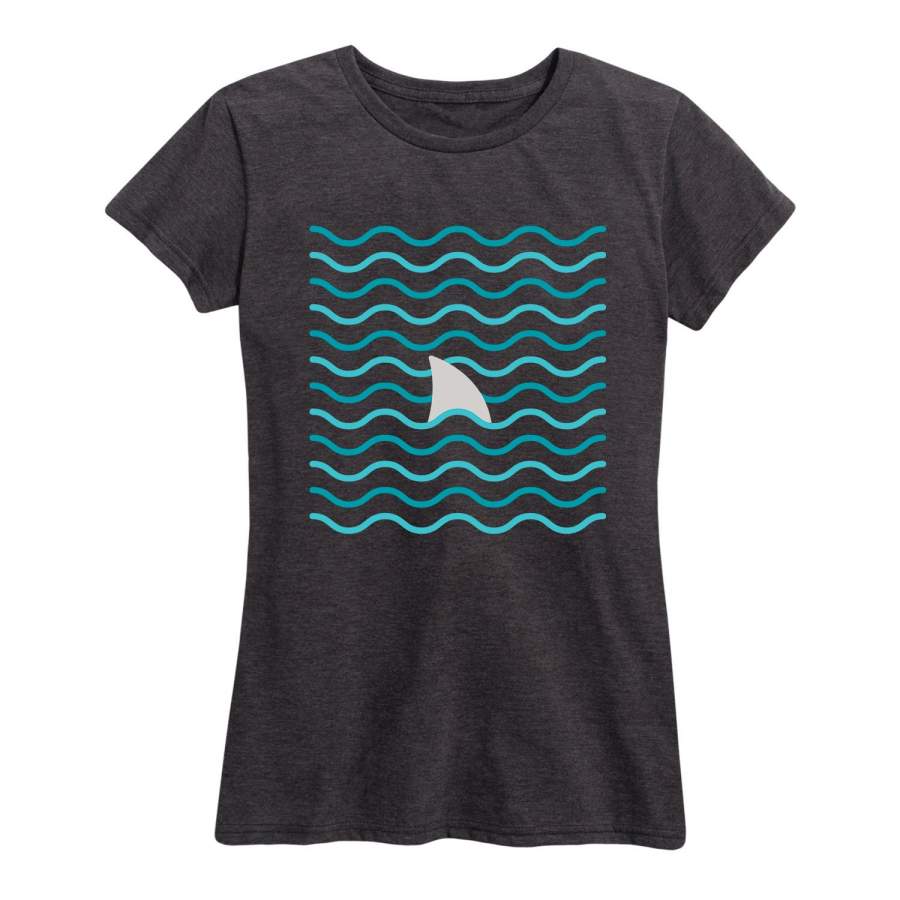 Waves With Shark Fin – Women’s Short Sleeve T-Shirt