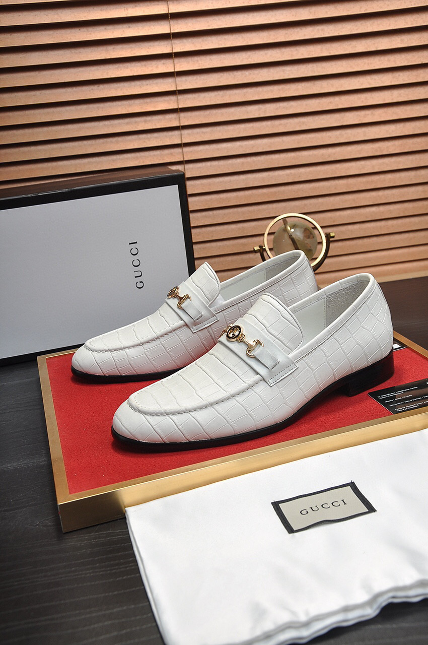 Gucci Jordaan Loafer In White Crocodile SNK232154262