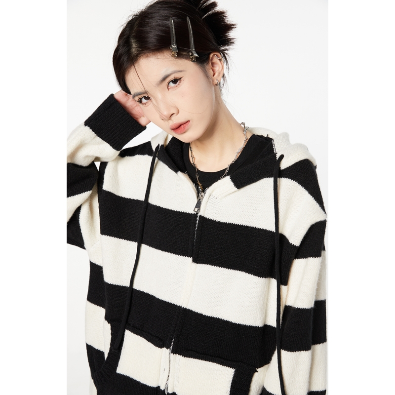 Women Black Stripe Cardigan Sweater Short Hooded Outerwear Fashion Vintage Leisure Lazy Wind Winter Long Sleeve Knitting Coat alx