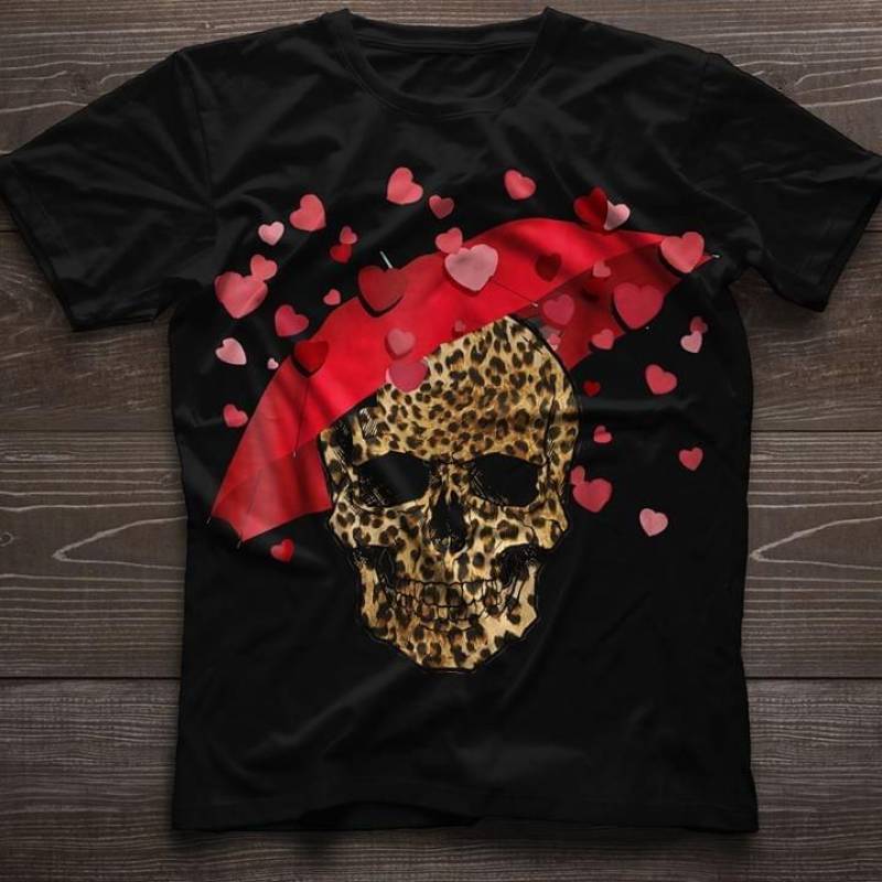 Skull Leopard Fur Patterned Skull Under A Red Umbrella Falling Heart Heart Rain Love Rain Valentine Skull Awesome Gift For Skull Lovers Black Men And Women T Shirt S-5Xl