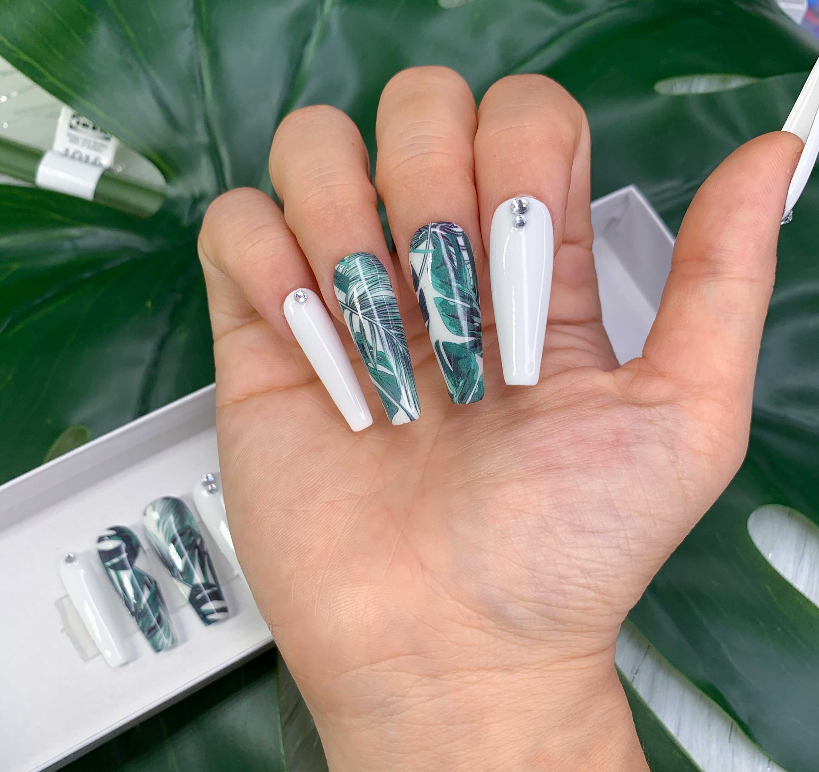 Tropical Palm Leaf Press on Nails- Press On Nails Short- Fake Nails- False nails- Glue On Nails- Stick On Nails- DIY Nails- HotpressNailco