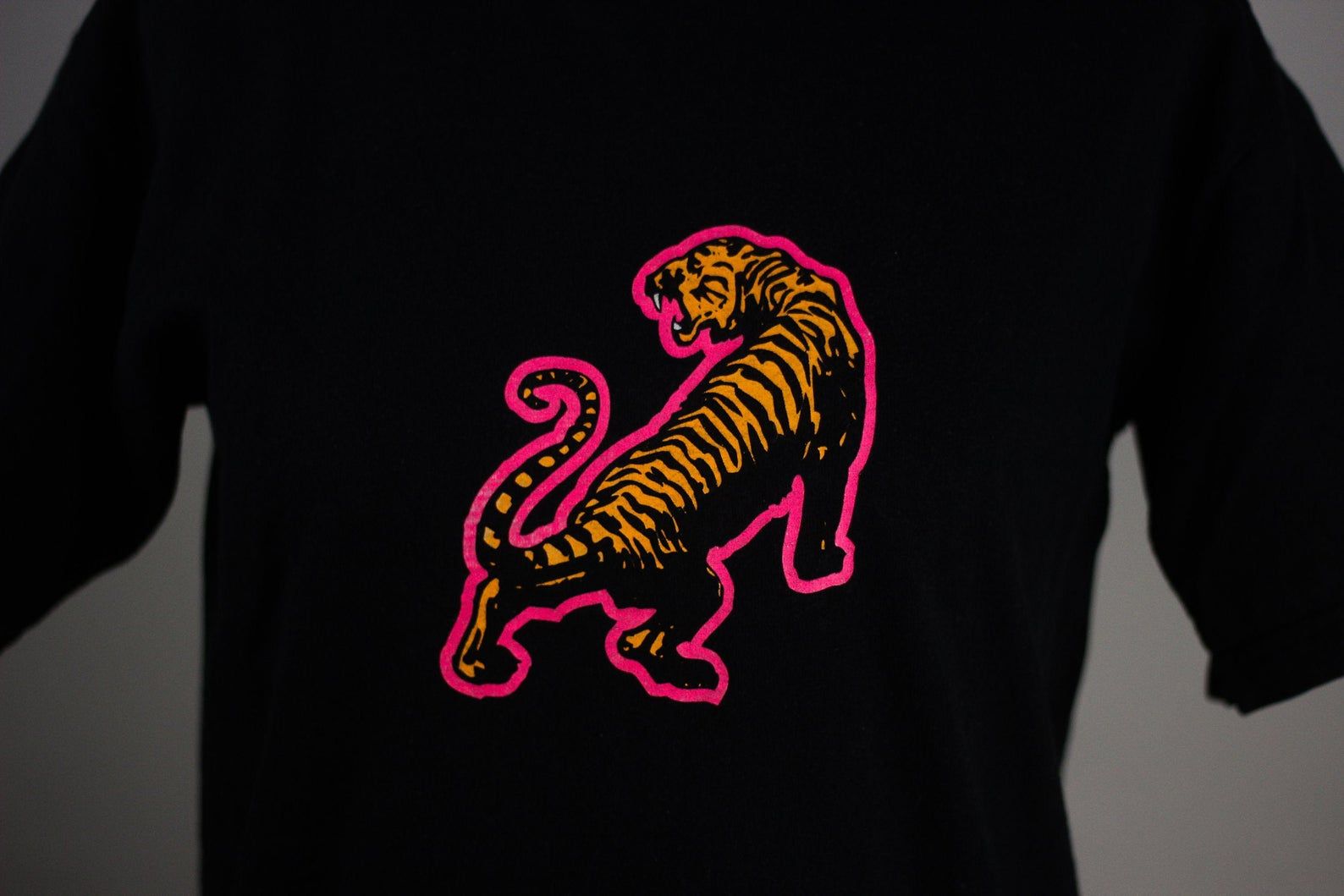 Vintage Surrogat Bandshirt S Hell In Hell Tiger Neon Pink Design German Rock Shirt