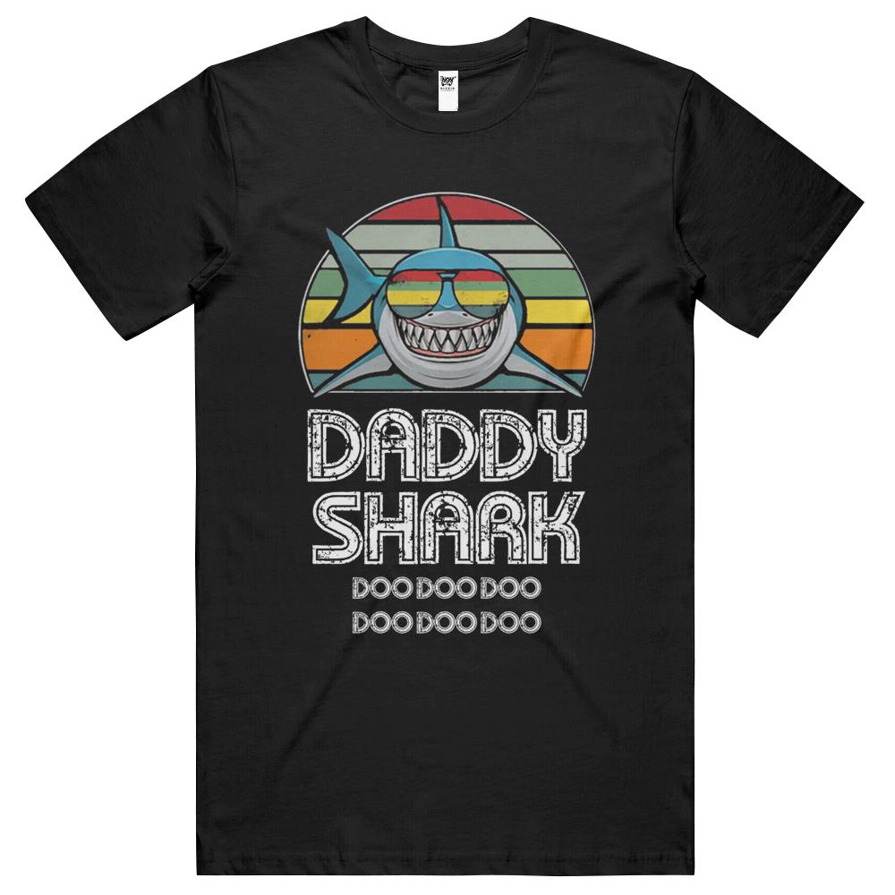 Daddy Shark Retro – For Dark Print T Shirts