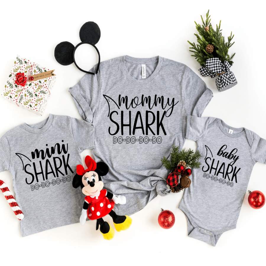 Christmas Family Shirts, Mommy and Me Shirts, Matching Family Shirts, Mommy Daddy Baby Shark, Mommy and Me Outfits Shark Family