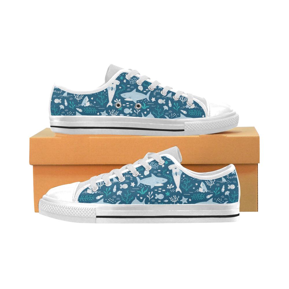 Cute shark pattern Men’s Low Top Shoes White