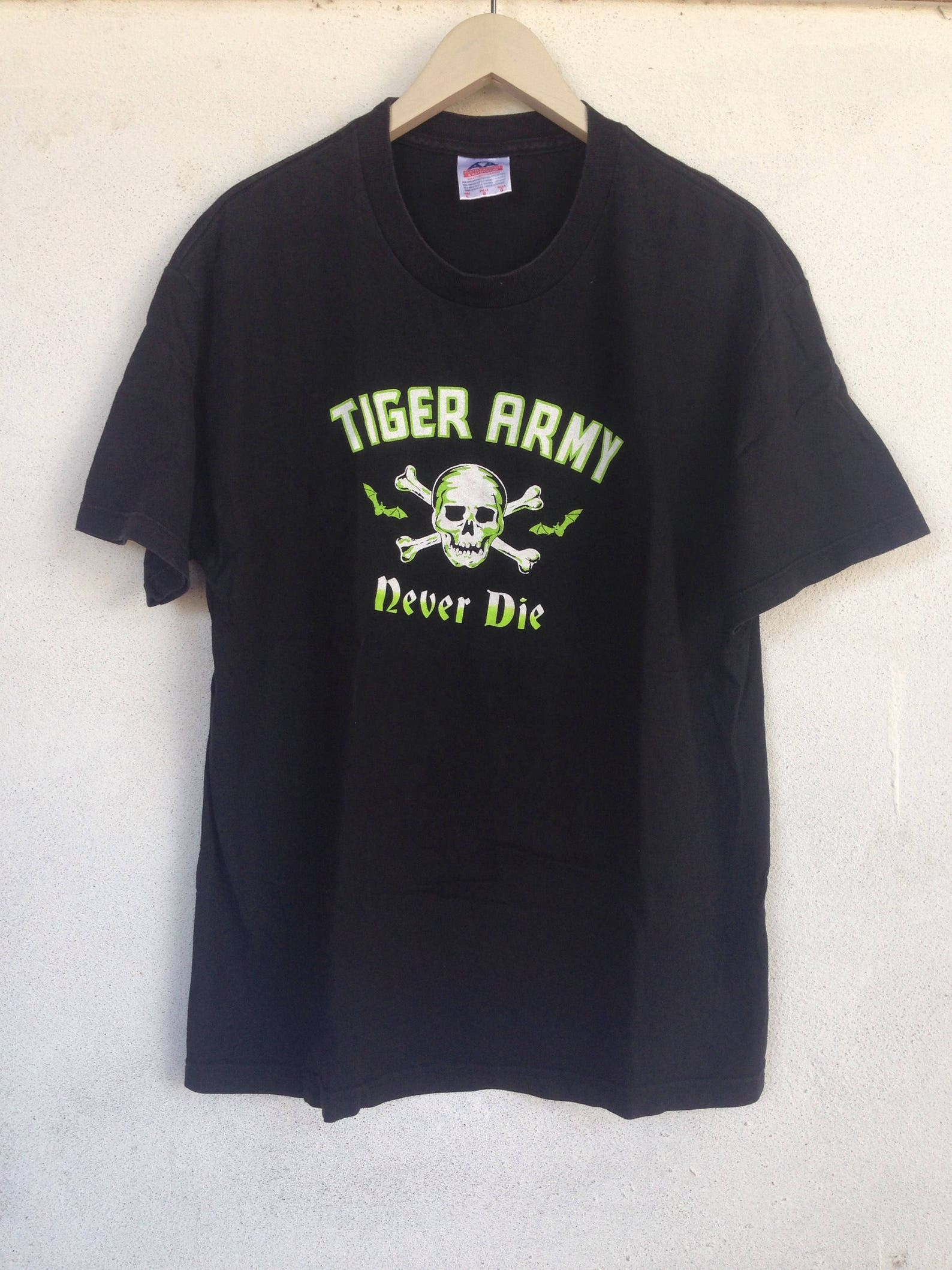 Vintage Y2K Tiger Army Never Die American Pychobilly Band Tshirt L