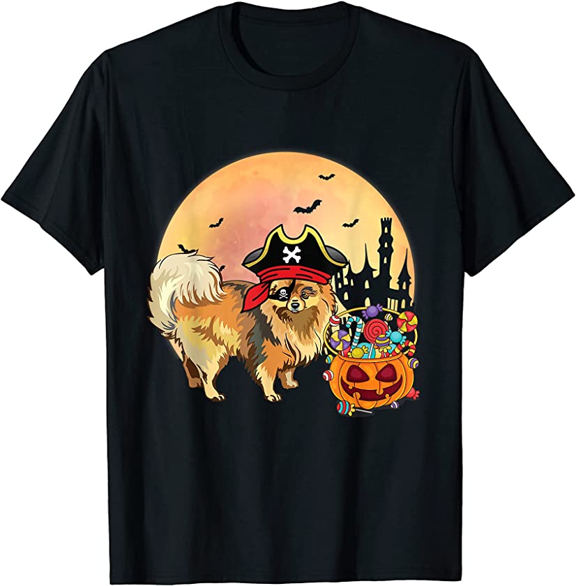 Pomeranian Dog Pirate With Pumpkin Candy Happy Halloween Day T-Shirt