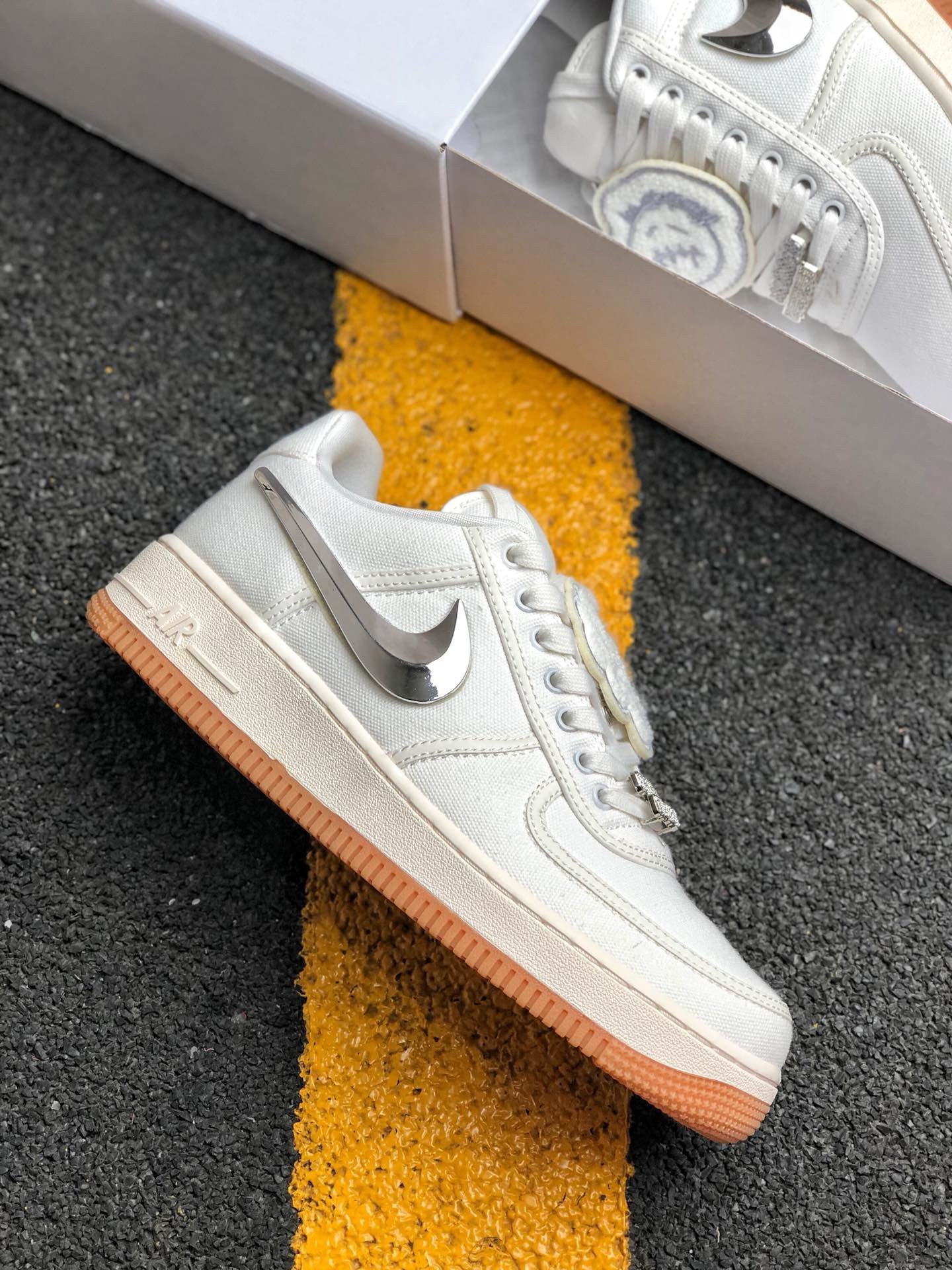 Travis Scott x Nike Air Force 1 Low Sail 5338814