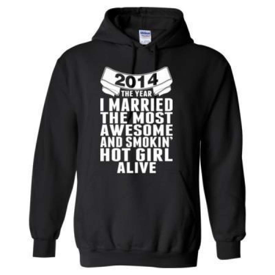 AGR 2014 The Year I Married The Most Awesome And Smokin Hot Girl Alive – Heavy Blend™ Hooded Sweatshirt