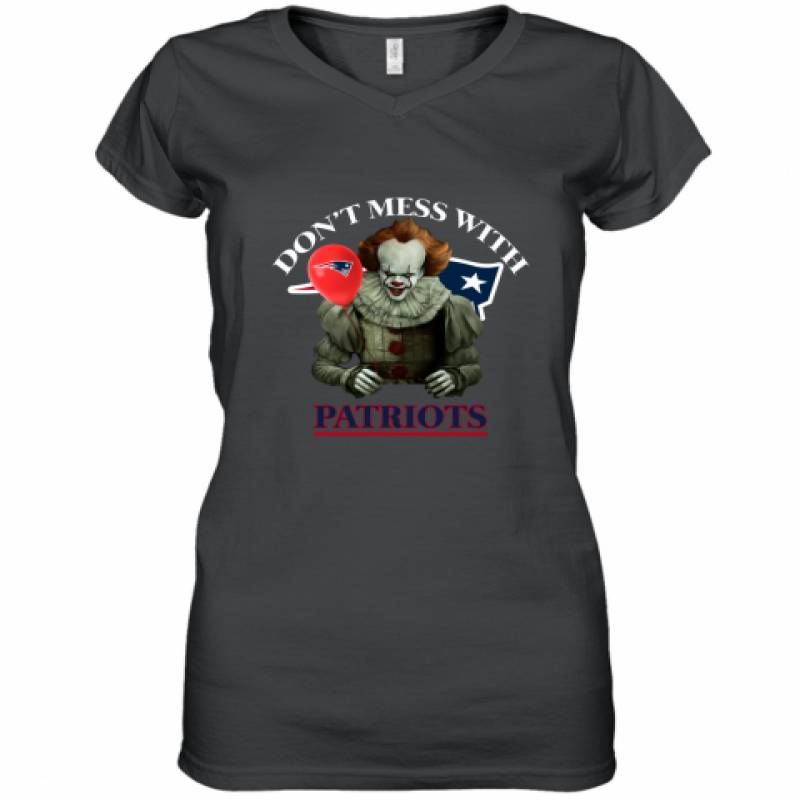 Don't Mess With New England Patriots Pennywise Shirt Women's V-Neck T-Shirt