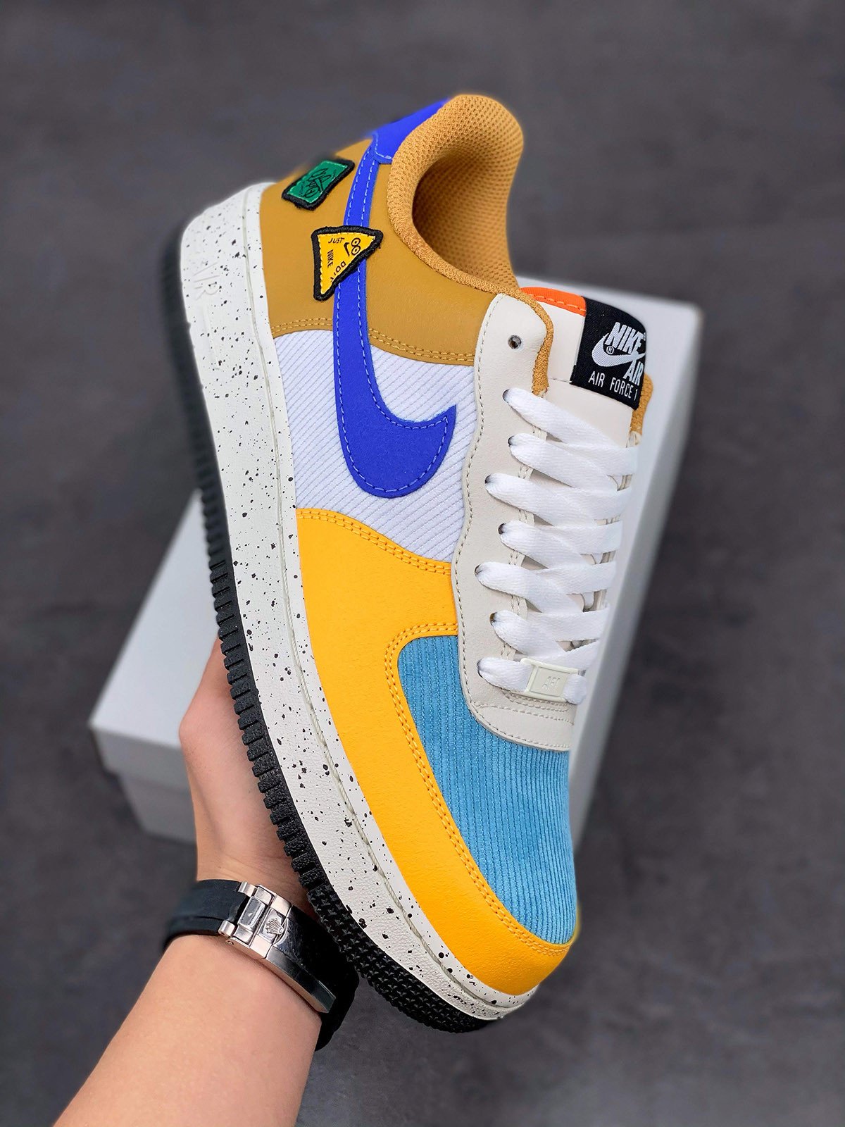 Nike Air Force 1 University GoldLight BoneStarfishLapis 5339983