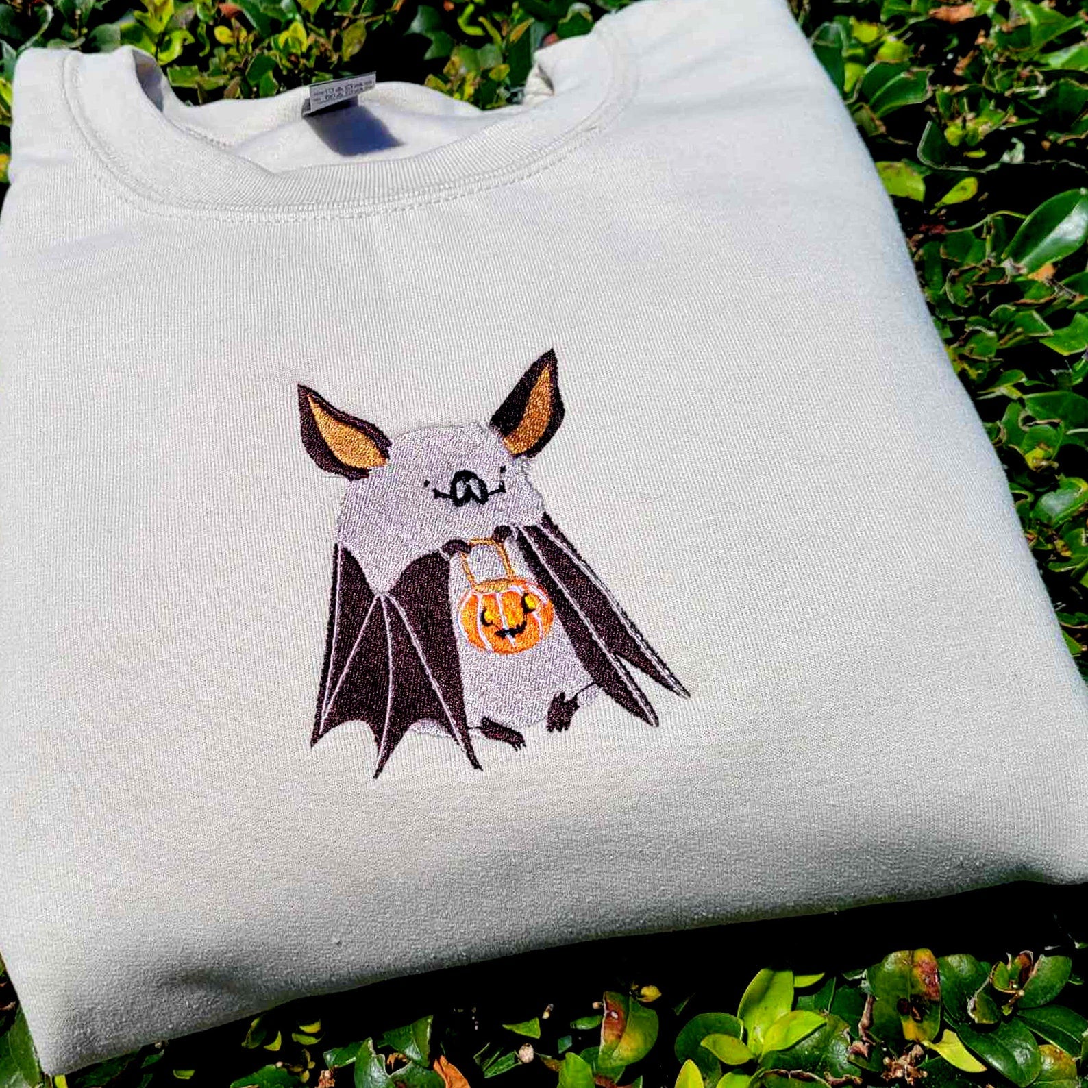 Bats Halloween Embroidered Halloween Sweatshirt 2D Crewneck Sweatshirt All Over Print Sweatshirt For Women Sweatshirt For Men Sws3355