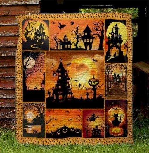 Haunted House With Jack O Lantern Pumpkin In Cemetery Halloween Blanket