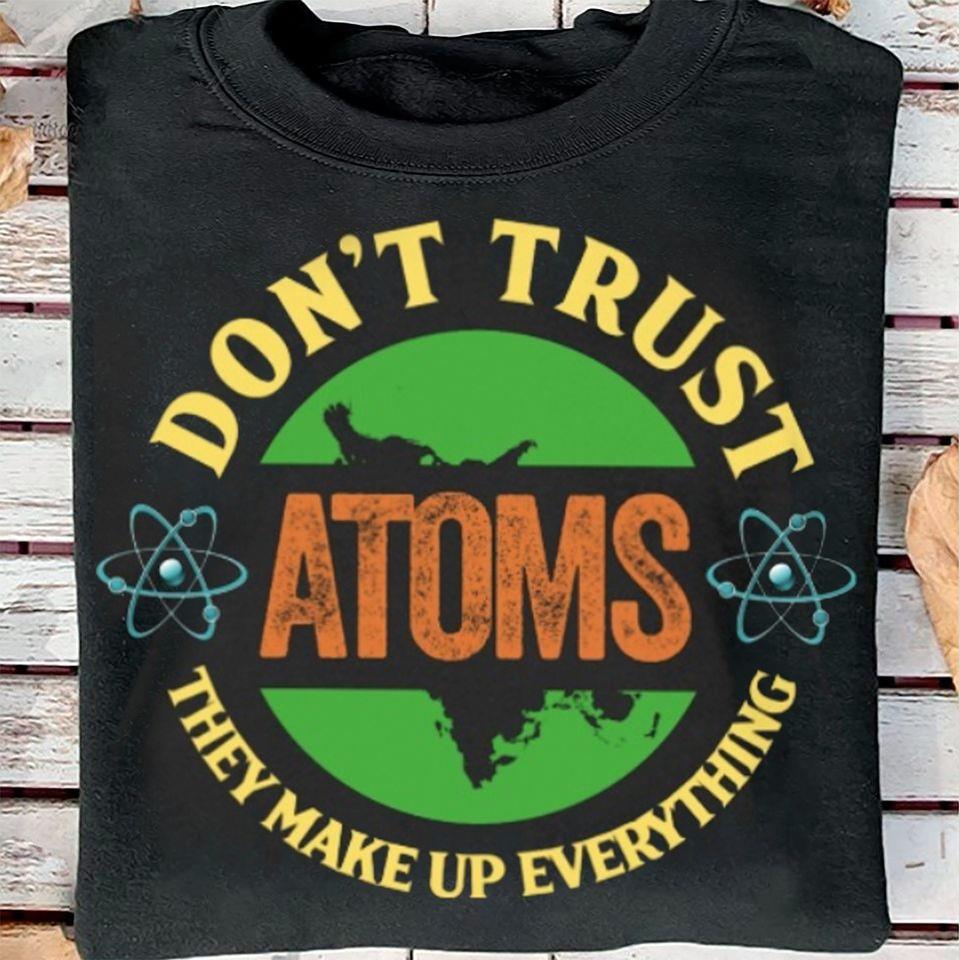 Don’T Trust Atoms They Make Up Everything Astronomy Gift Standard/Premium T-Shirt