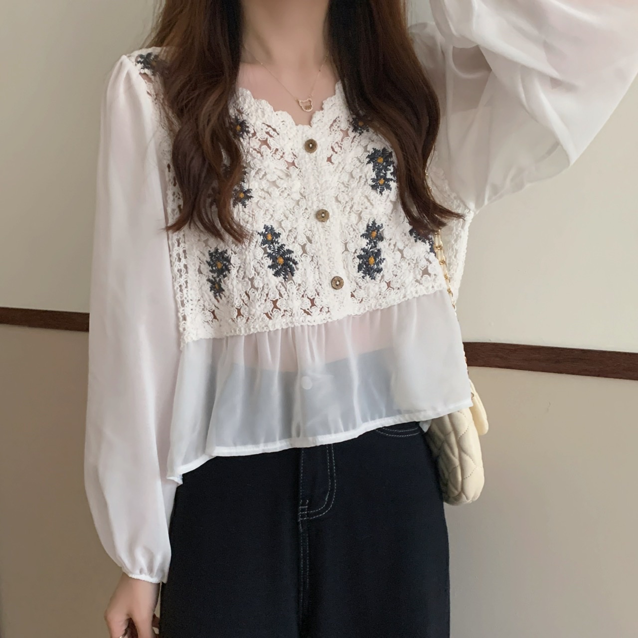 Women Summer Blouse Hollow Out Lace Embroidered Chiffon Shirt Small Camisole Lace Stitching Knit Bottoming Tops Korean Style alx