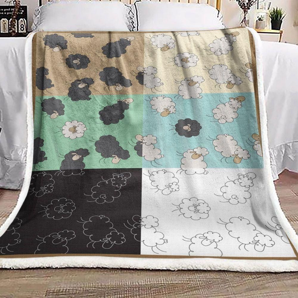 Black And White Sheep Pattern Fleece Blanket, Sherpa Blanket, Gift For Aunt Gift For Parent, Family Member, Friends Gift, Christmas Gift, Home Decor, Home Living