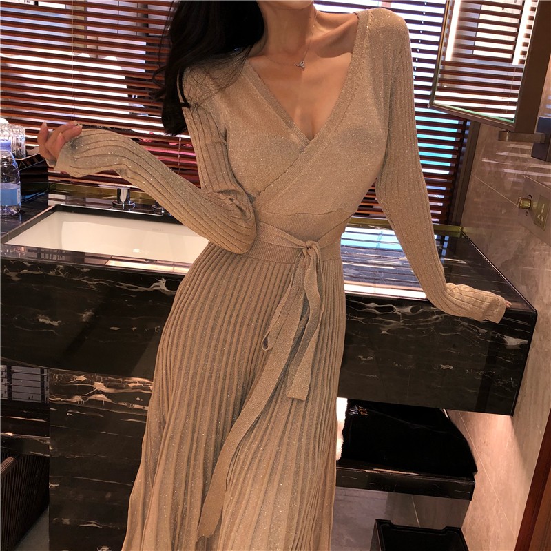 2020 new fashion brand dress women’s knitted pleated dress autumn and winter long sleeve solid color sexy V-neck belt dress alx