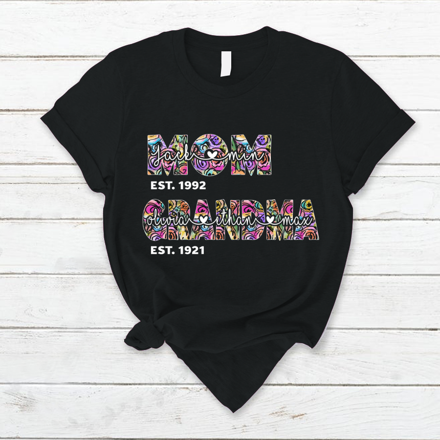 Personalized Mom Grandma Est Year With Kids & Grandkids Flower T-Shirt