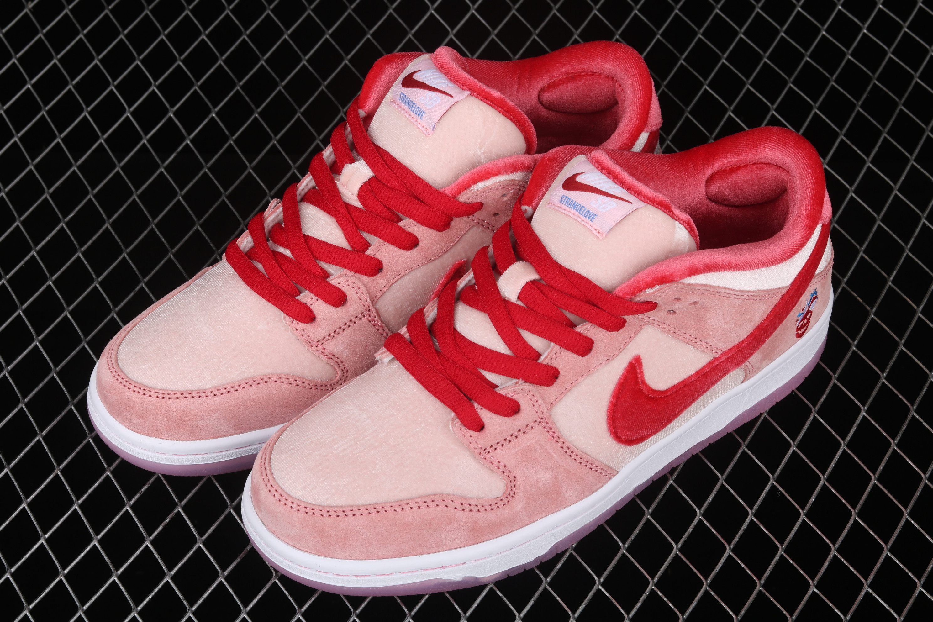 Nike StrangeLove x Dunk Low SB ‘Valentine’s Day’ Sneakers SNK321862716