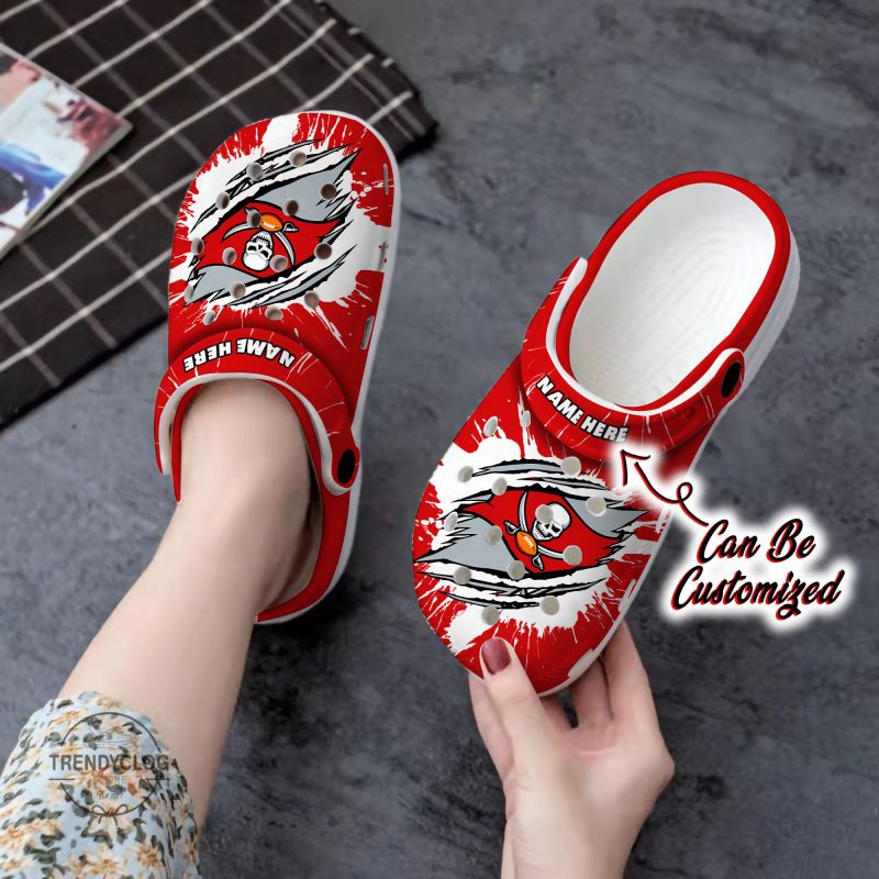 Buccaneers Personalized TB Buccaneers Football Ripped Claw Clog Shoes