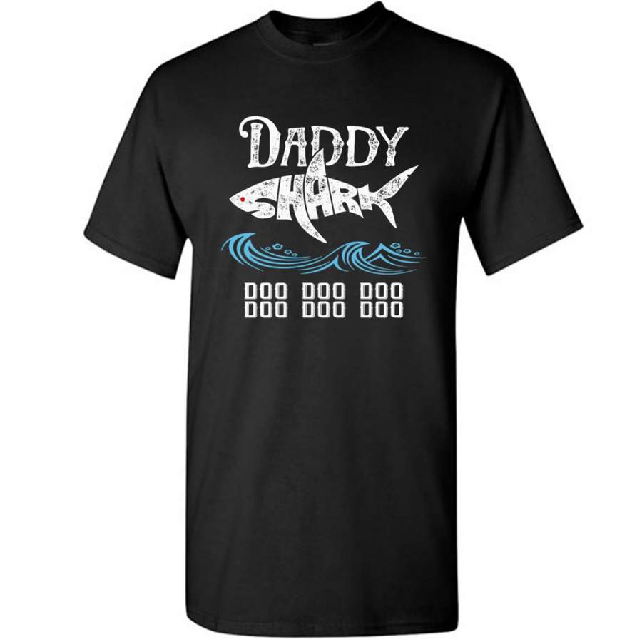 Daddy Shark Doo Doo Doo – Gildan Short Sleeve Shirt