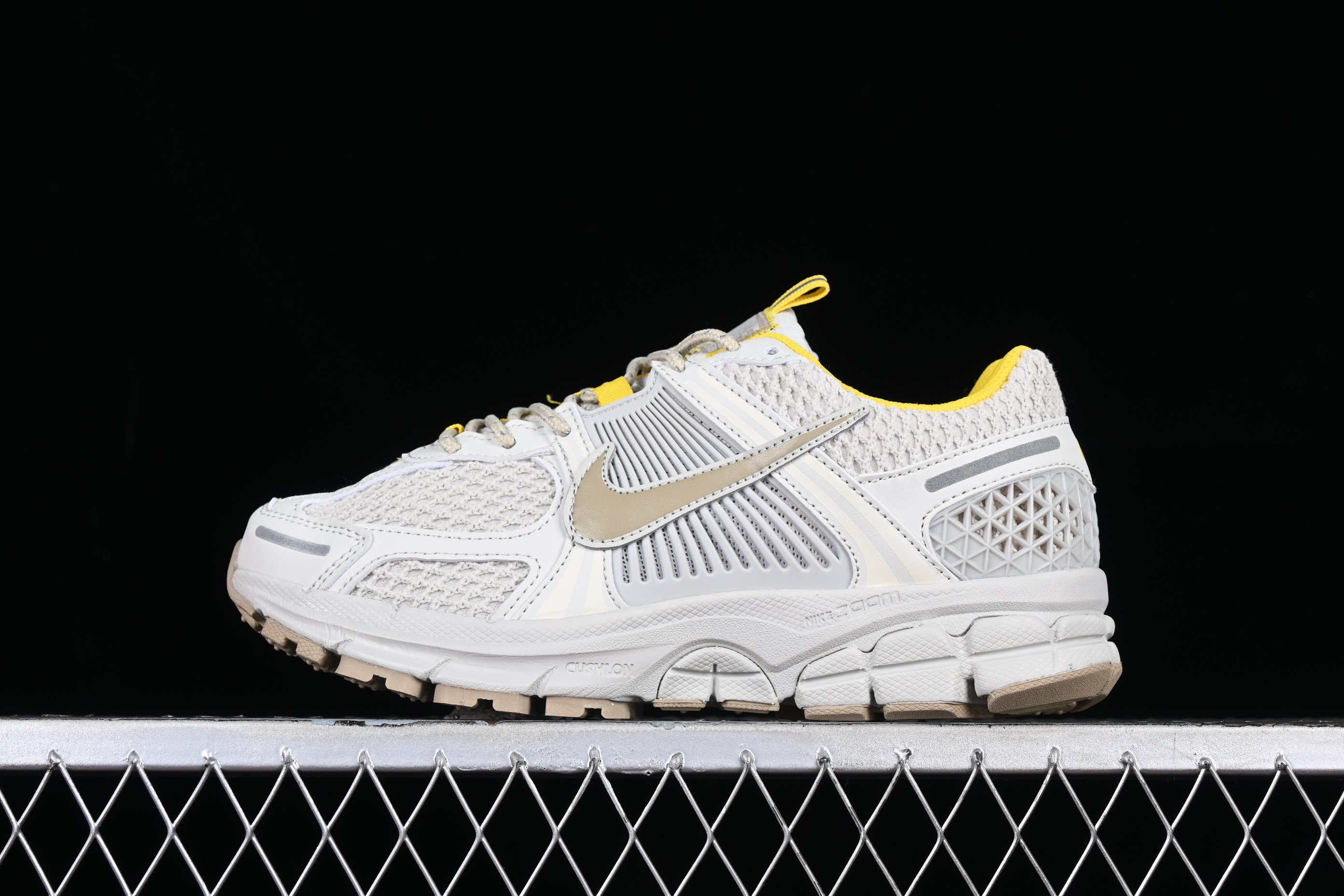 Nike Zoom Vomero 5 Light Bone Yellow Shoes Sneakers SNK912817728