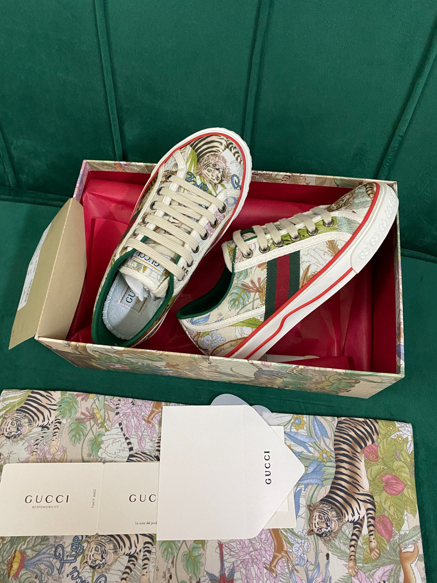 GG Gucci Tennis 1977 Sneaker With Tiger Printed SNK628963769