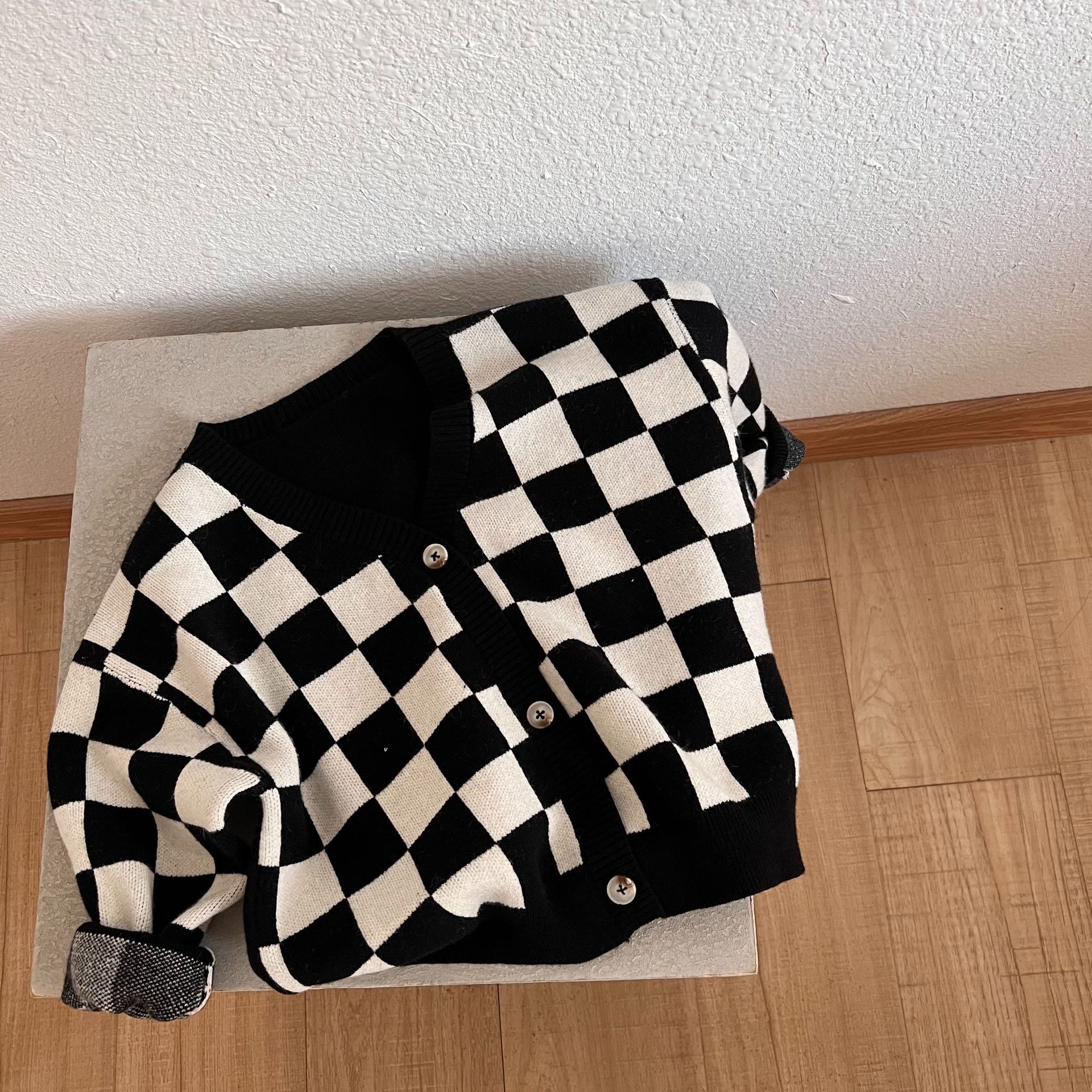 Spring autumn boys and girls Chessboard plaid knitted cardigans V-Neck Single breasted sweater alx