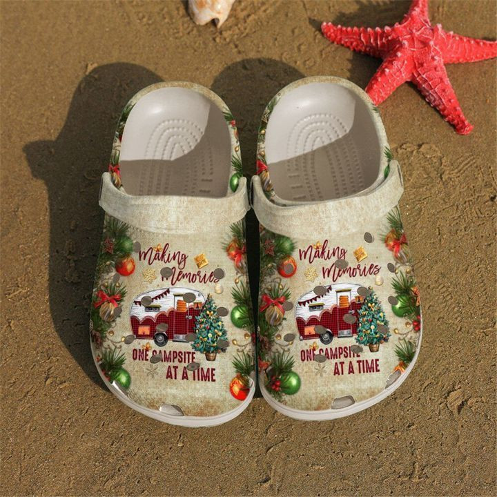 Camping Christmas Vibes clog Shoes