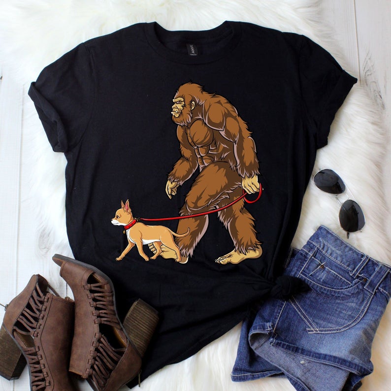 Big Foot And Chihuahua Gift Dog Lovers T-Shirt