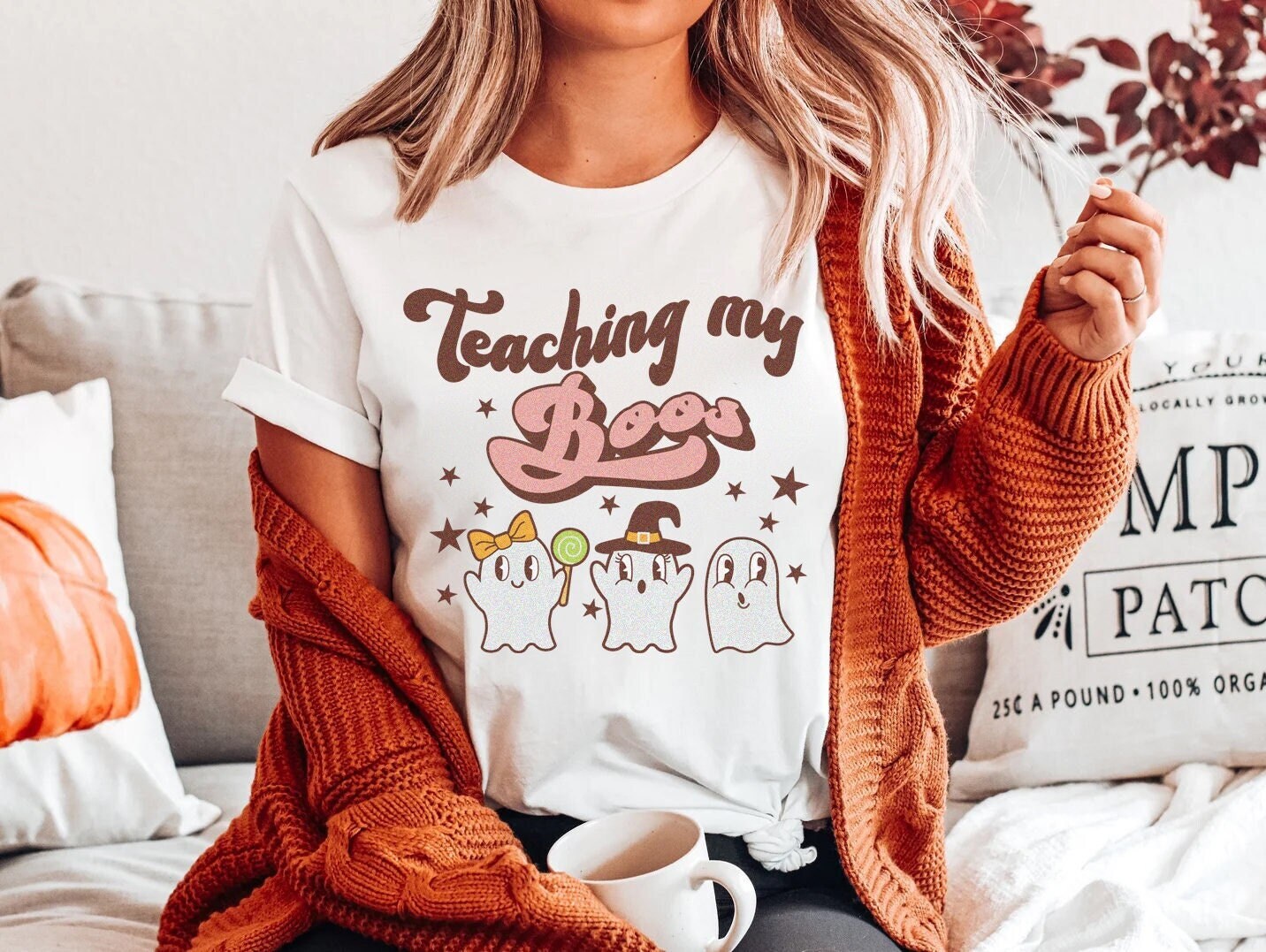 Retro Halloween Teacher Shirt | Vintage 70s Ghost Spooky Season T-Shirt Gift For Kindergarten Teacher Party Tshirt Womens Fall Autumn Gift