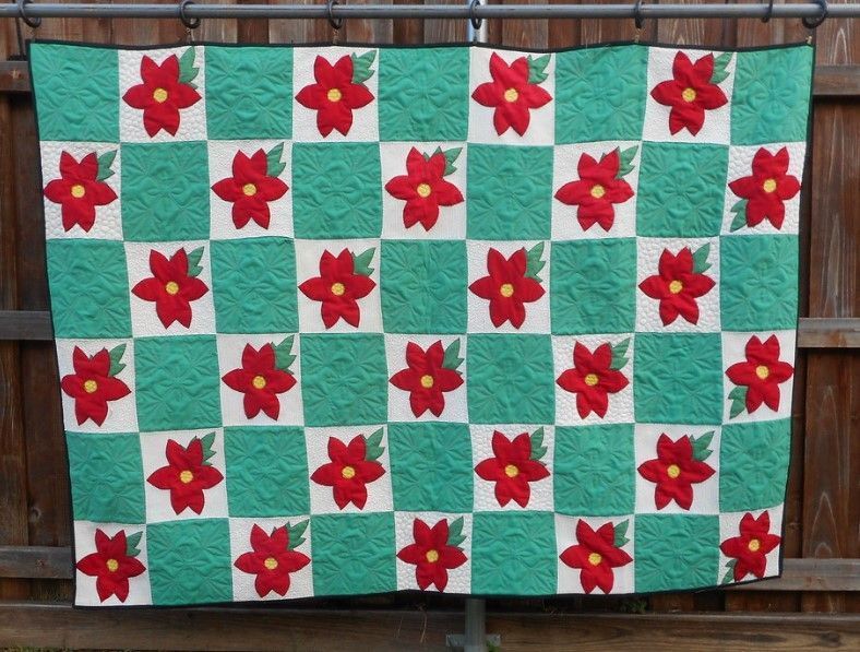 Christmas Poinsettia Quilt Cubjx