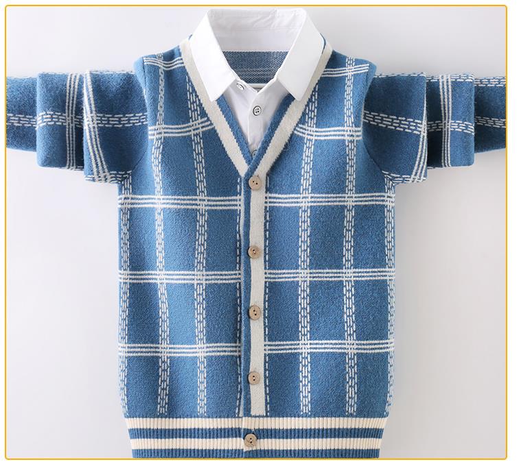 Boy’s sweater with two shirt collars alx