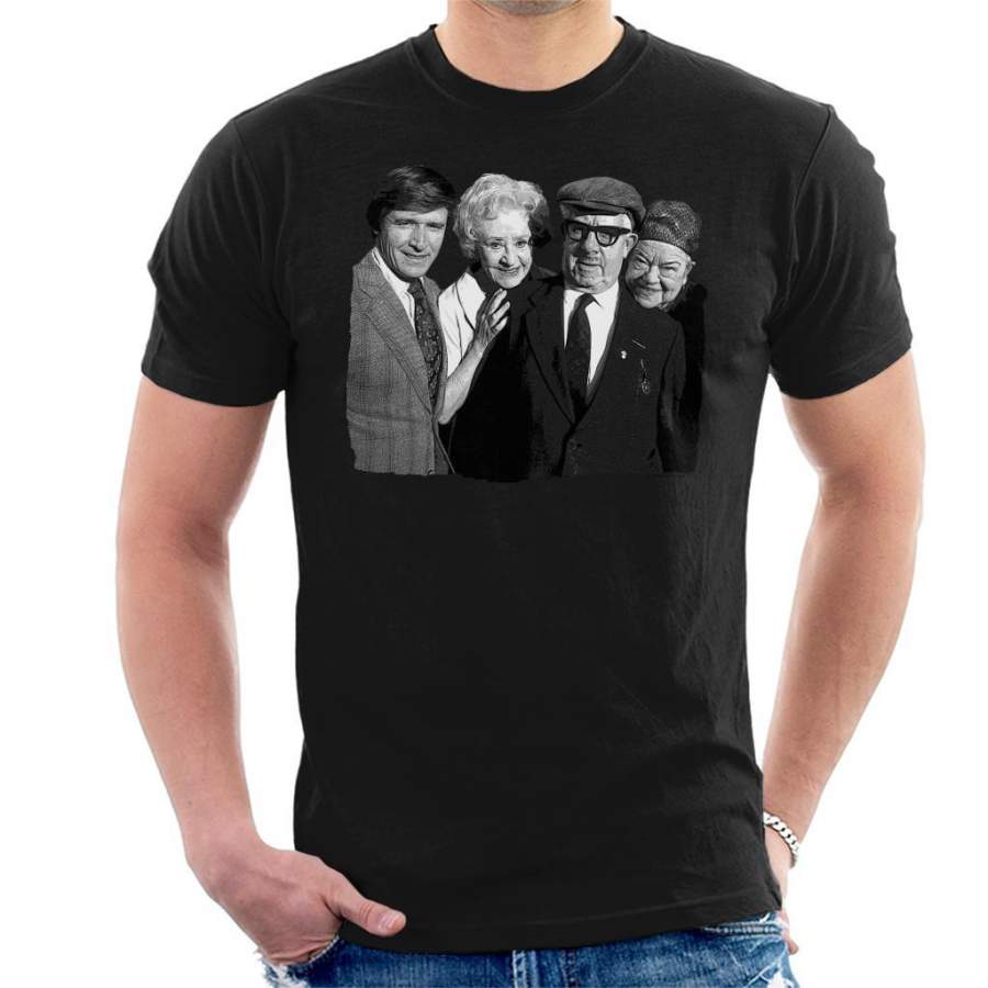 TV Times Select Cast Of Coronation Street 1975 Men’s T-Shirt