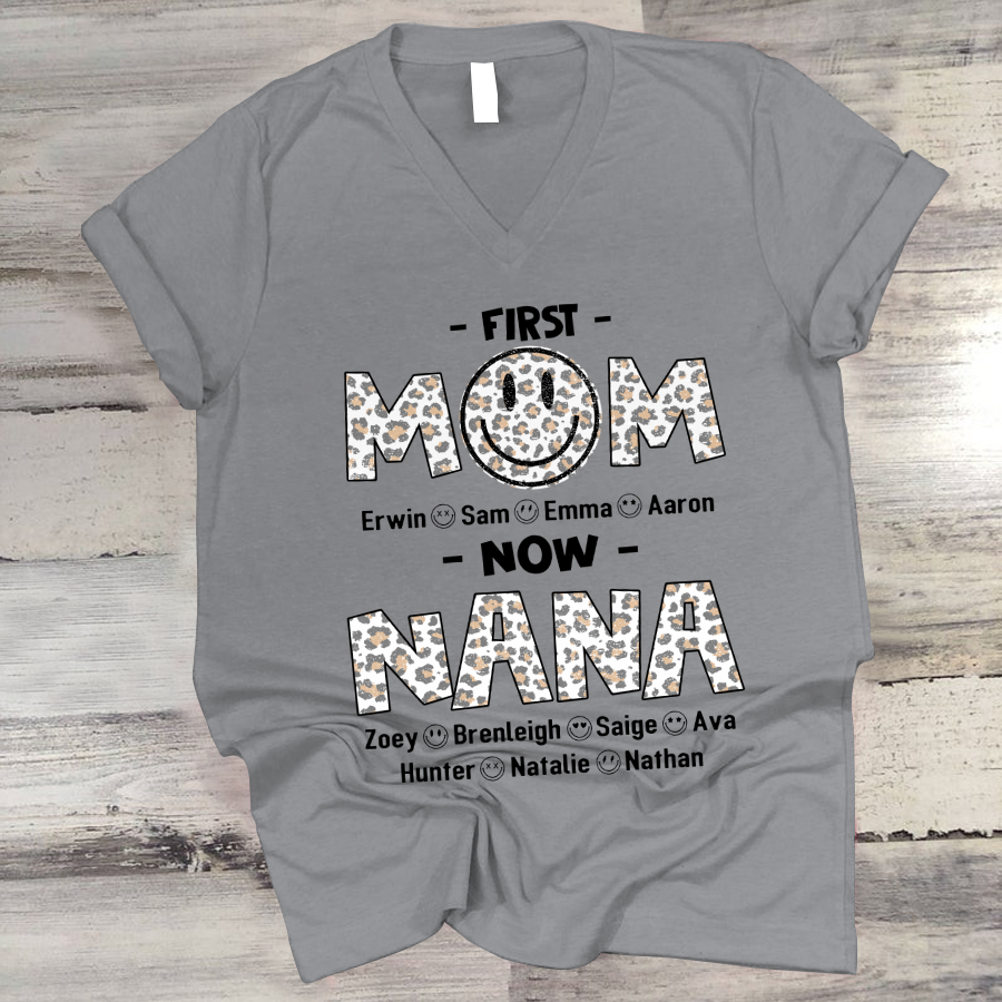 Personalized Mom Grandma With Grandkids Smiley Face V-Neck