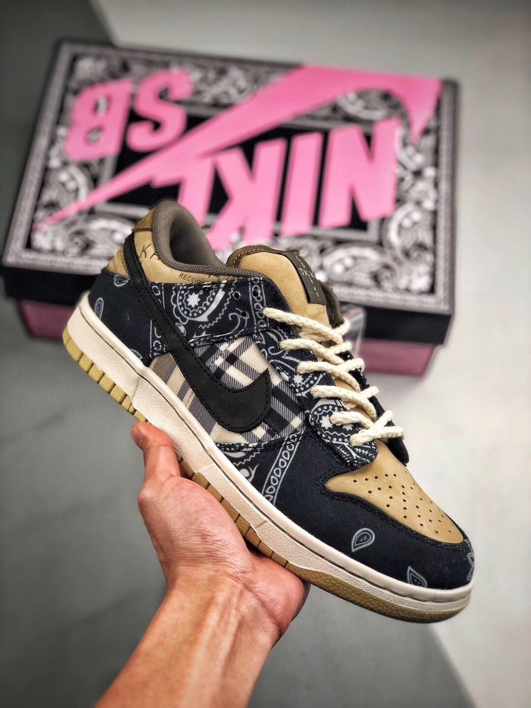 Travis Scott x Nike SB Dunk Low BlackParachute Beige-Petra Brown 5338801